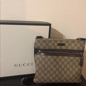 Authentic Gucci GG supreme crossbody/messenger bag